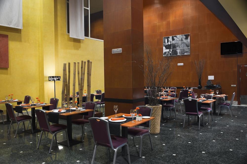 Отель Eurostars Gran Madrid Алькобендас Экстерьер фото
